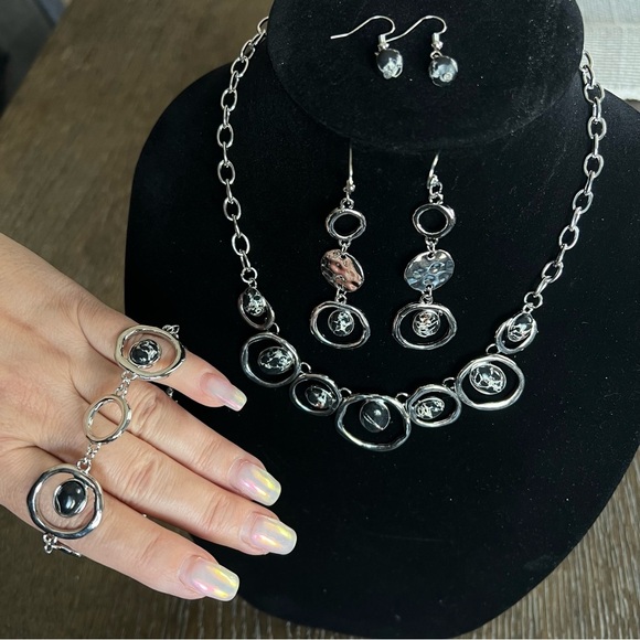 Jewelry - NEW Matching Custom Jewelry Set, Necklace/Bracelet/2pairs of earrings